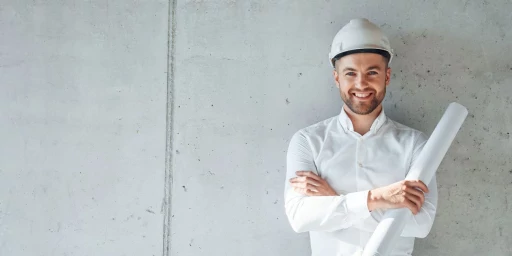 Bauingenieur steht vor einer Betonwand, Copyright: standret - stock.adobe.com