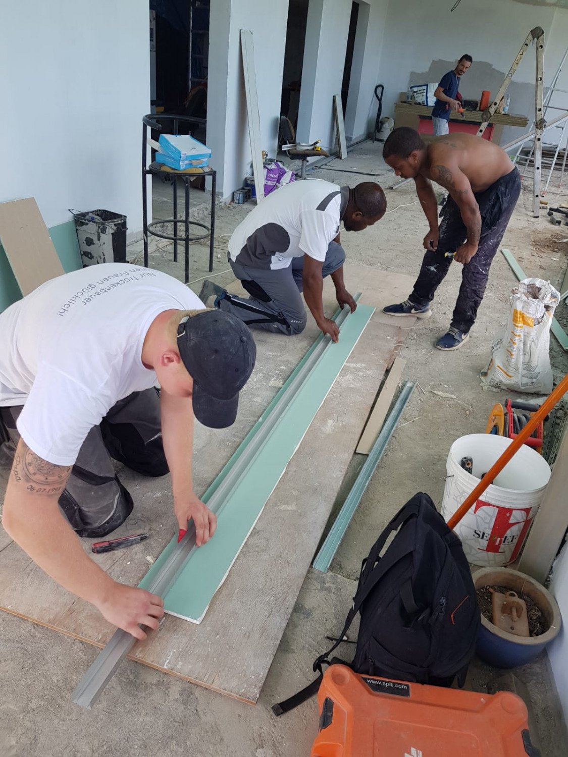 Handwerker bei der Arbeit, Copyright: BZB