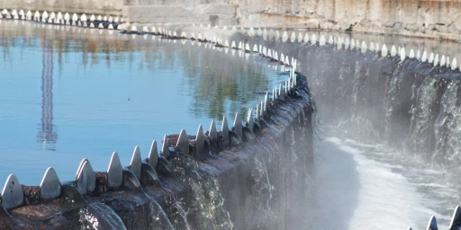 Abwasservorrichtung aus Beton, Copyright: ekyalyaynen - shutterstock.com