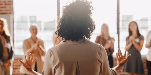 Treffen Business Frauen, Copyright: rawpixel.com - stock.adobe.com