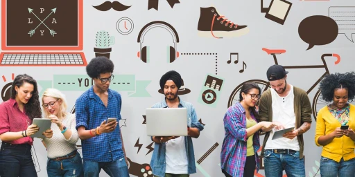 Junge Menschen Generation Z an Laptops, Tablets und Smartphones, Copyright: Rawpixel.com - stock.adobe.com