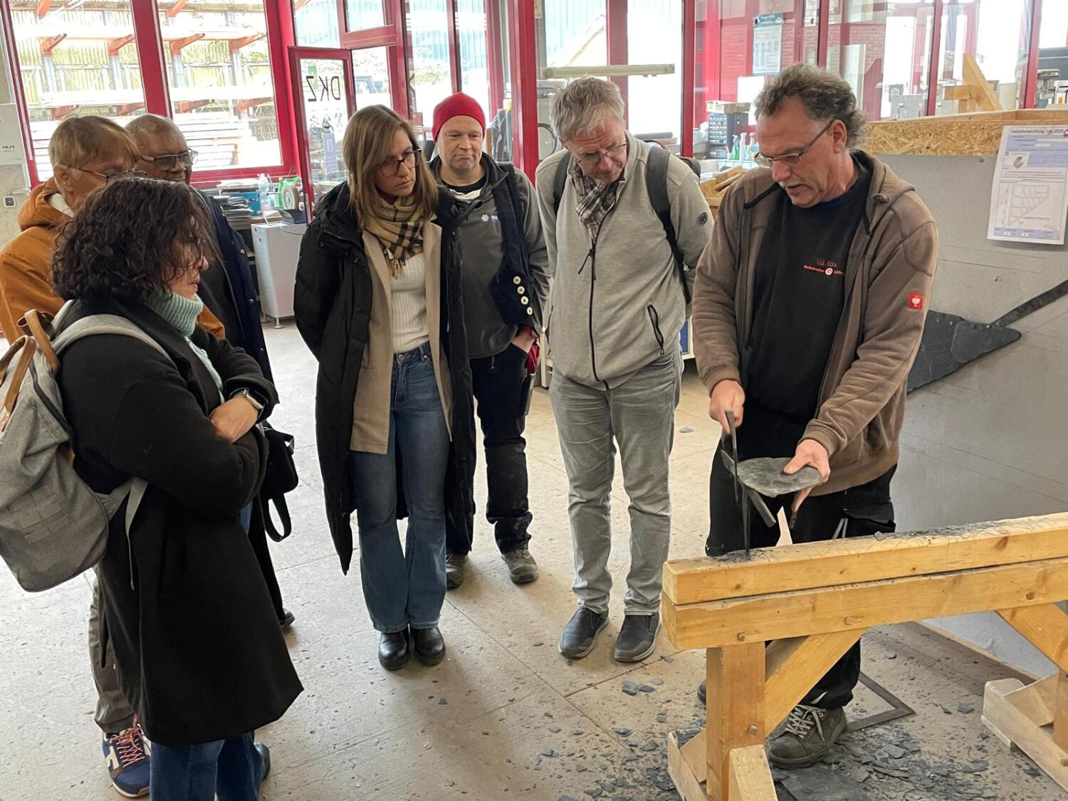 Lehrer bei den Dachdeckern im BZB Wesel Ausbildung Bau, Copyright: BZB