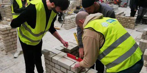 Belgische Lehrer zu Besuch in der Maurerhalle Ausbildung BZB Krefeld, Copyright: BZB