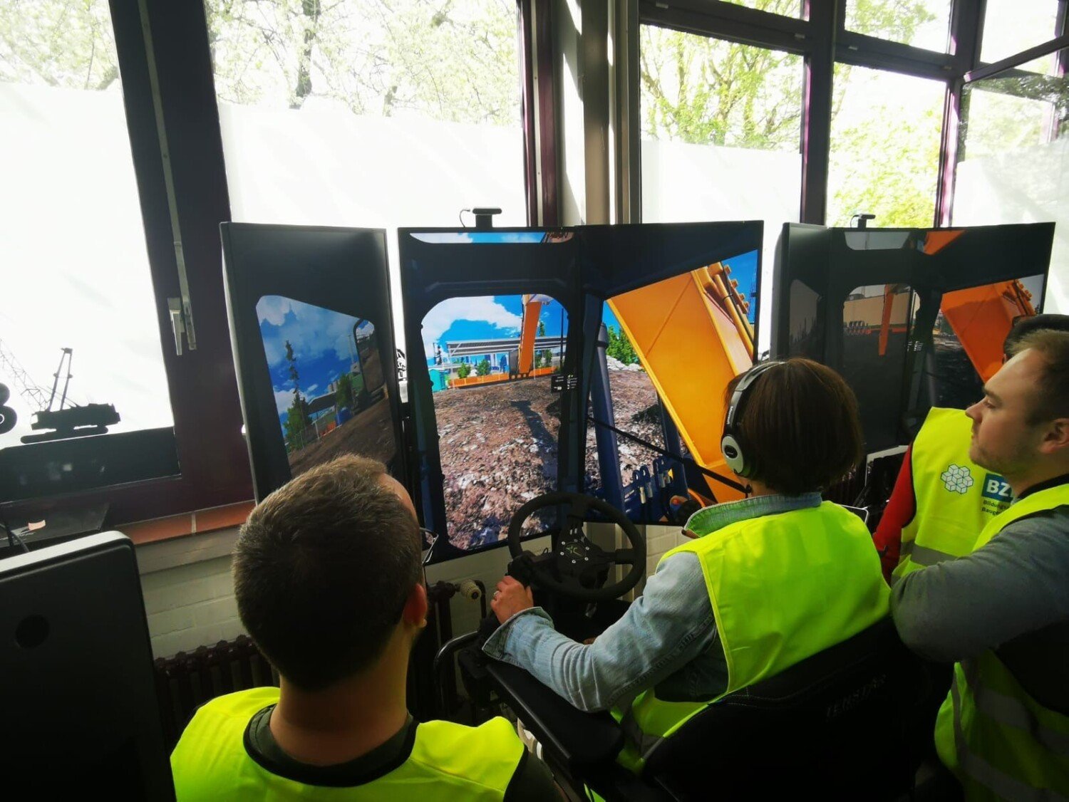 Eine Übung auf dem Baumaschinensimulator durfte nicht fehlen, Copyright: BZB