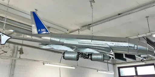 WKS Isolierer Flugzeugmodell A380 aus Stahlblech, Copyright: BZB