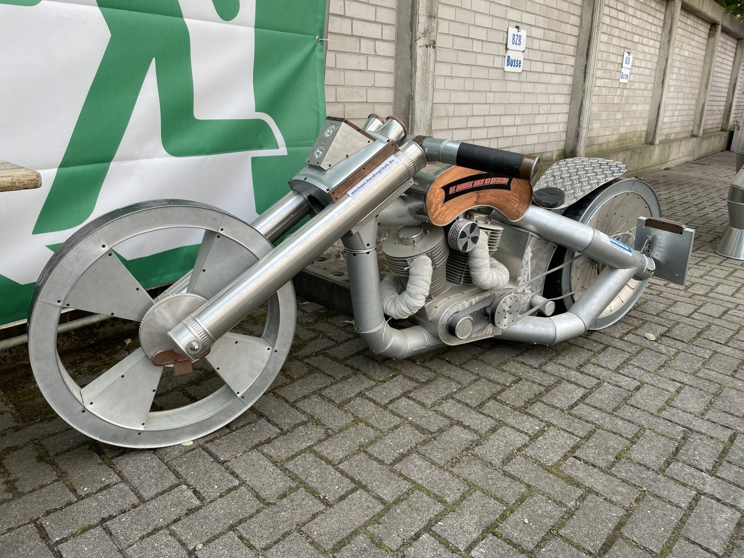 Motorrad aus Stahlblech, Copyright: BZB