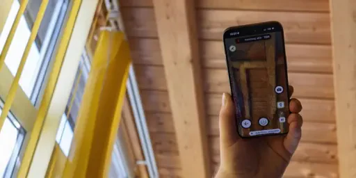 Handy mit einer 3D Scan Software für ganze Gebäude, Copyright: Martin Weber - Weto AG