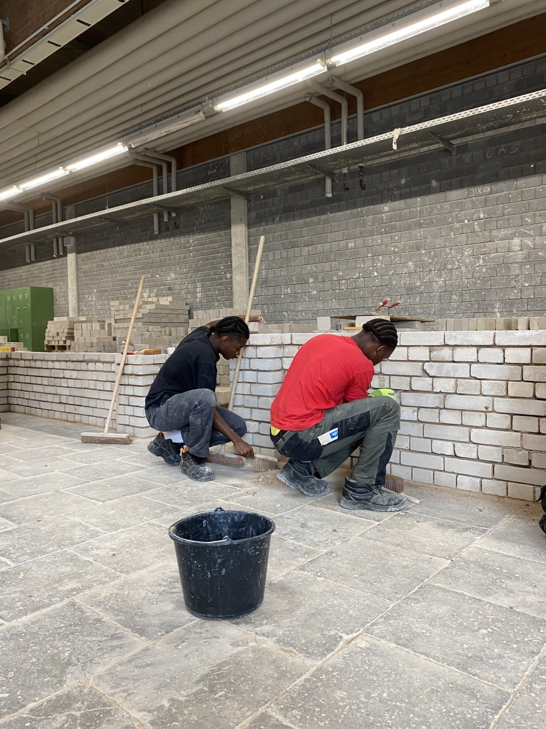 Bauschüler arbeiten an Maurerprojekt im BZB Wesel, Copyright: BZB