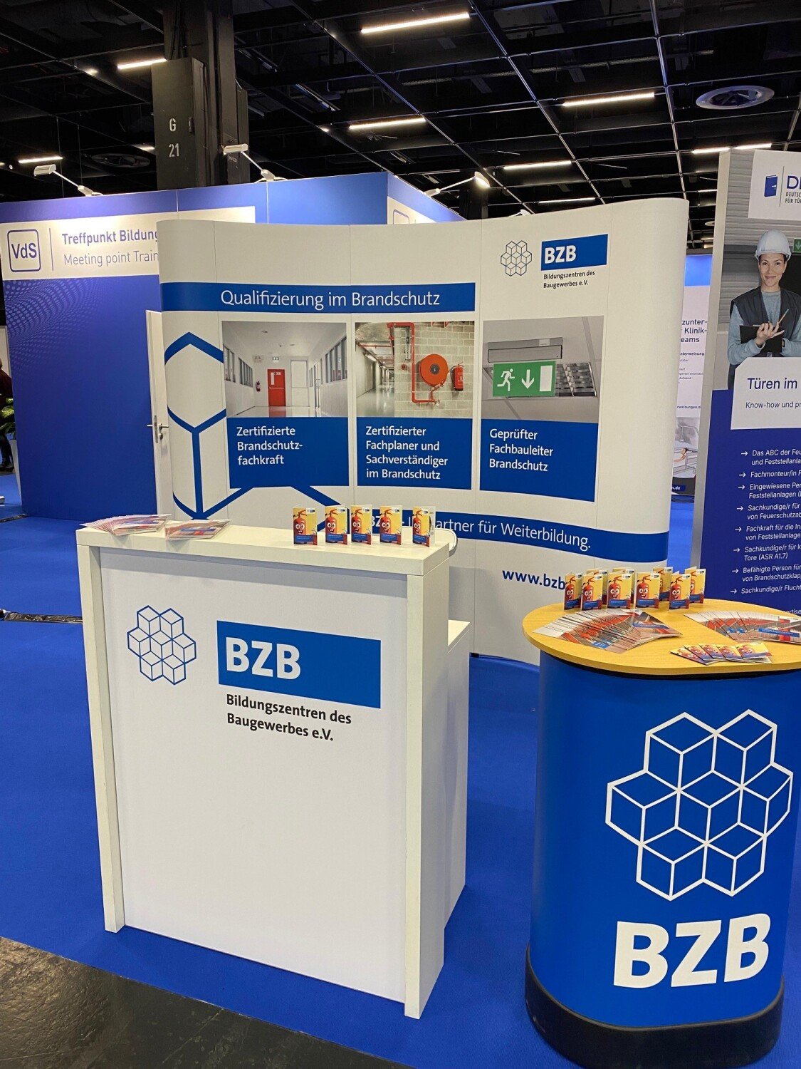 Informationen zur Weiterqualifizierung am BZB-Messestand, Copyright: BZB