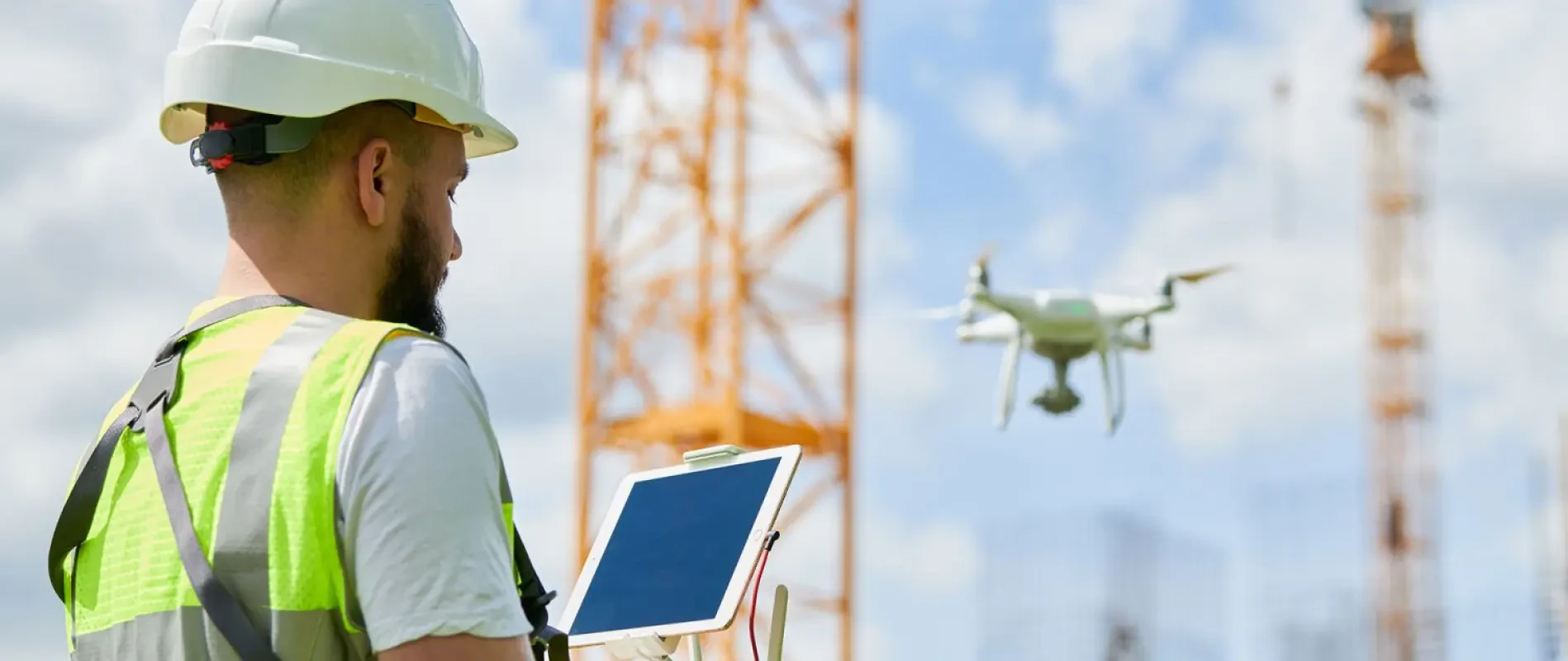 Lehrgang zum Einsatz von Drohnen auf der Baustelle, Copyright: Kadmy - stock.adobe.com