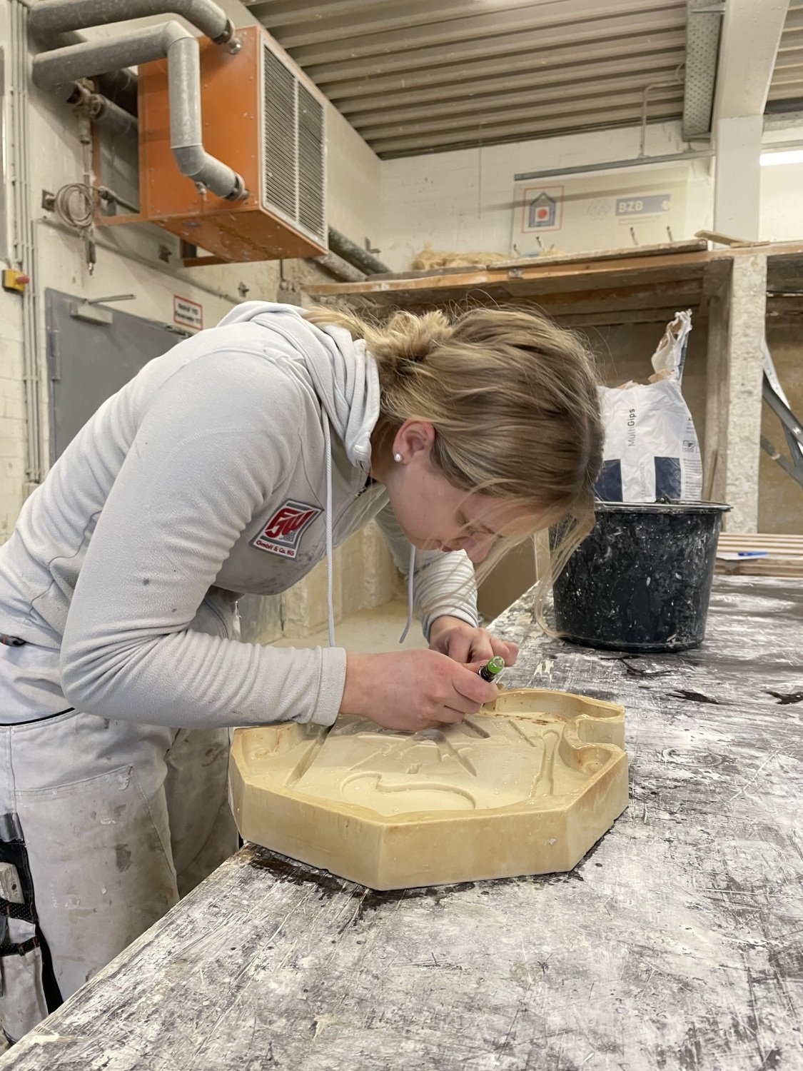 Angehende Stuckateurin Sabrina Weber, Copyright: BZB