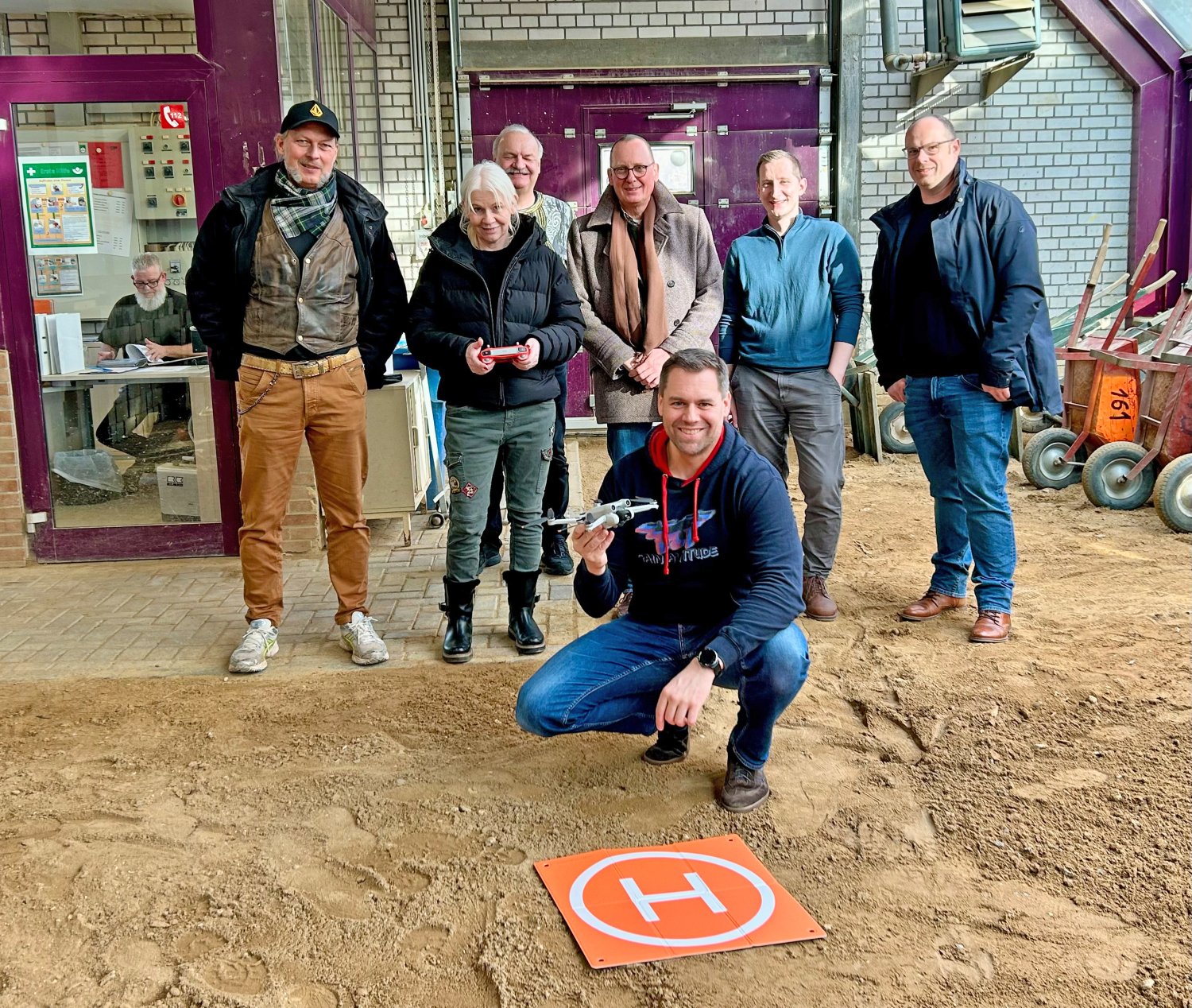 Drohneneinsatz: Lehrgangsgruppe mit Referent im BZB Krefeld, Copyright: BZB