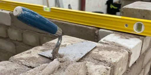 Maurer Auszubildender stellt sich vor, Copyright: BZB