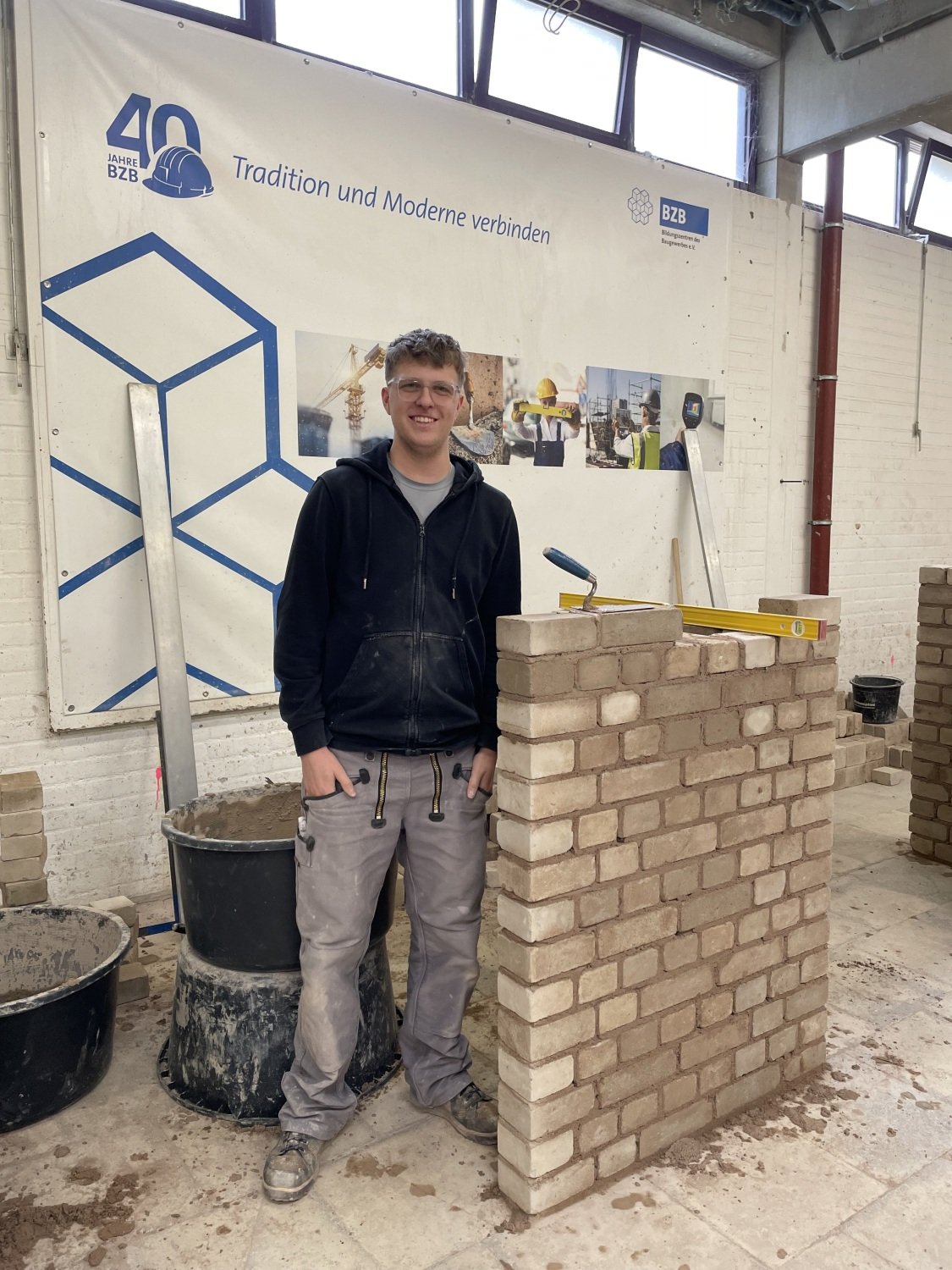 Joshua Lienen ist Auszubildender zum Maurer im 1. Lehrjahr, Copyright: BZB