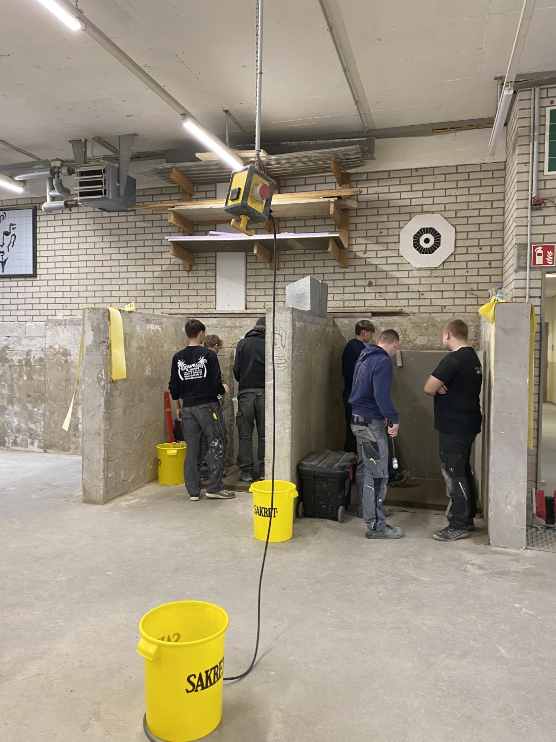 Fliesenleger-Auszubildende in der ÜLU im BZB Krefeld, Copyright: BZB