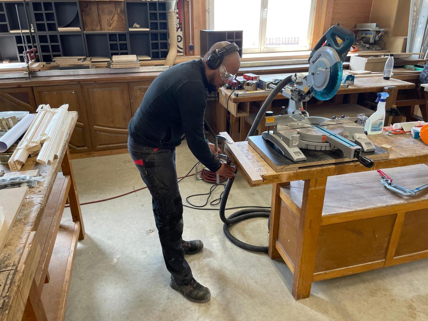 Ein Rundgang durch die Ausbildungshallen im Ausbildungszentrum in Grenoble - Zimmerer, Copyright: BZB