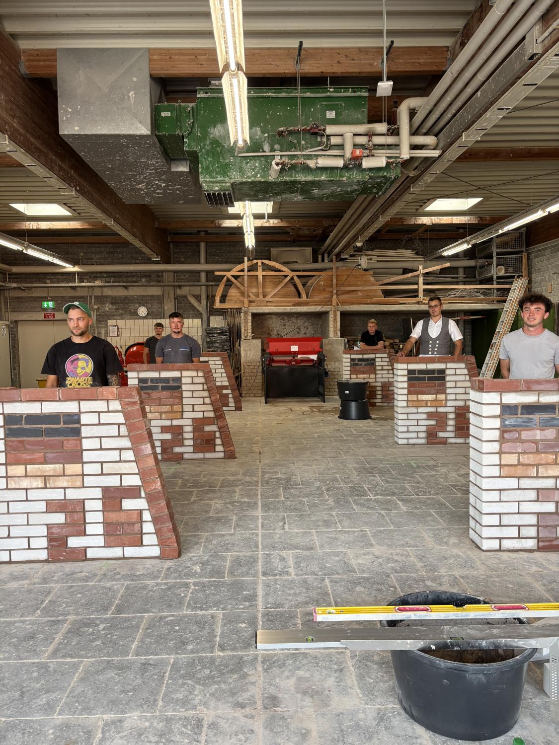 Teilnehmer des NRW-Landeswettbewerbs der Maurer 2026, Copyright: Handwerkskammer Düsseldorf