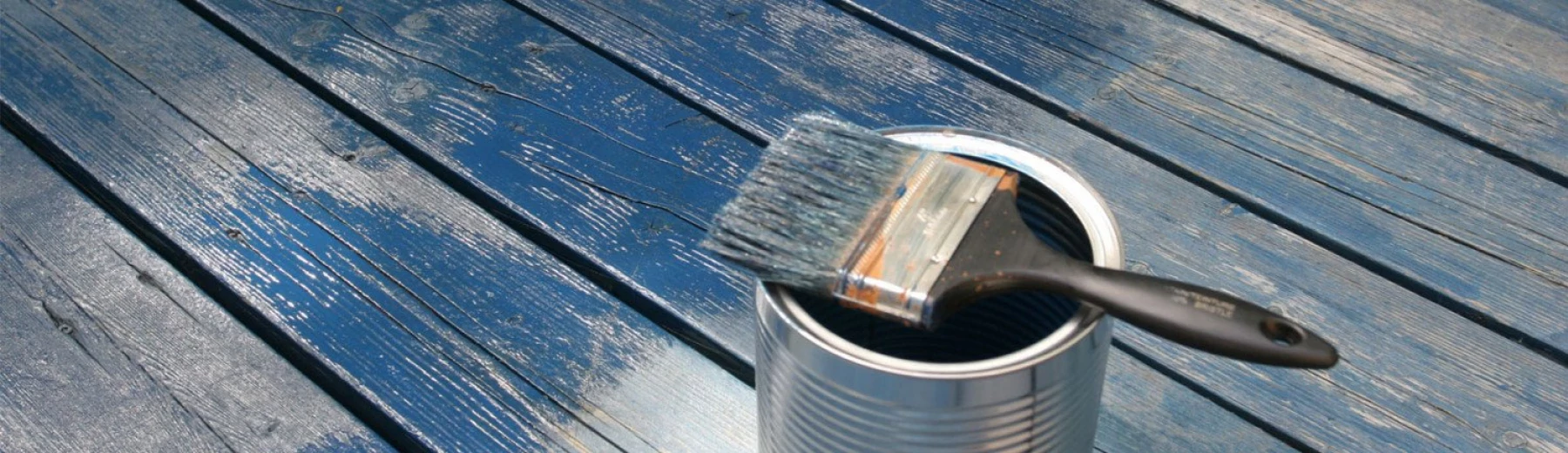Terrasse mit Öl, die die Arbeit der Holz- und Bautenschützer darstellt, Copyright: keine Angaben