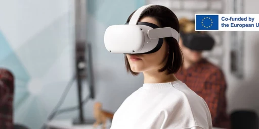 Junge Frau mit VR-Brille, Copyright: toxicoz - stock.adobe.com